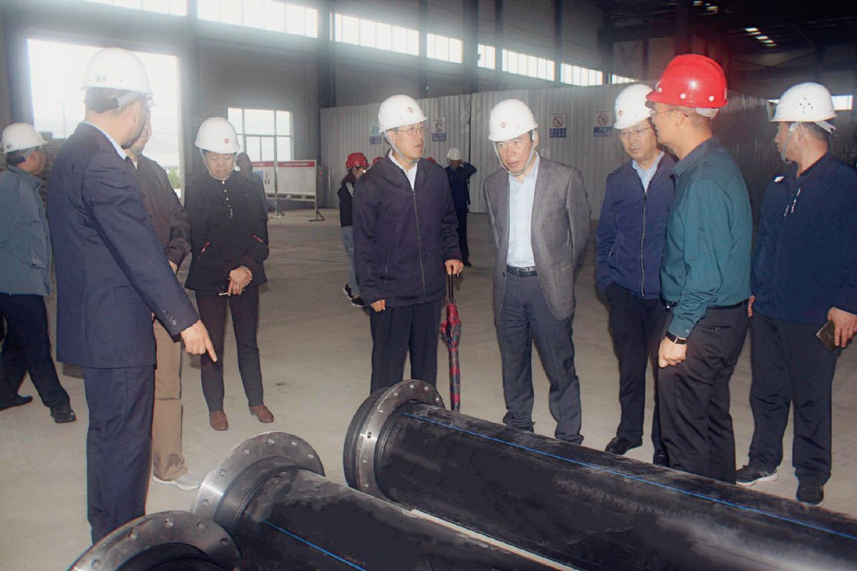 定西市政協(xié)主席陳尊鋒、市委常委、常務(wù)副市長陳曾勇 一行領(lǐng)導(dǎo)蒞臨我公司開展企業(yè)考察